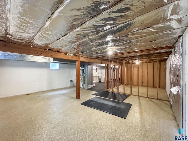 5504 W 32nd St Street, Sioux Falls, SD 57106