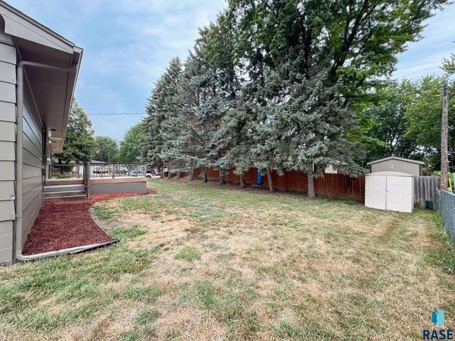 5504 W 32nd St Street, Sioux Falls, SD 57106