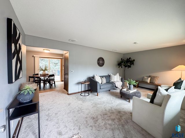 5504 W 32nd St Street, Sioux Falls, SD 57106