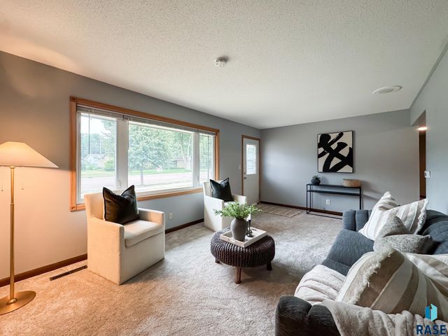 5504 W 32nd St Street, Sioux Falls, SD 57106