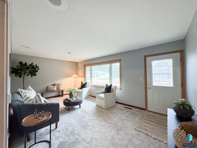 5504 W 32nd St Street, Sioux Falls, SD 57106