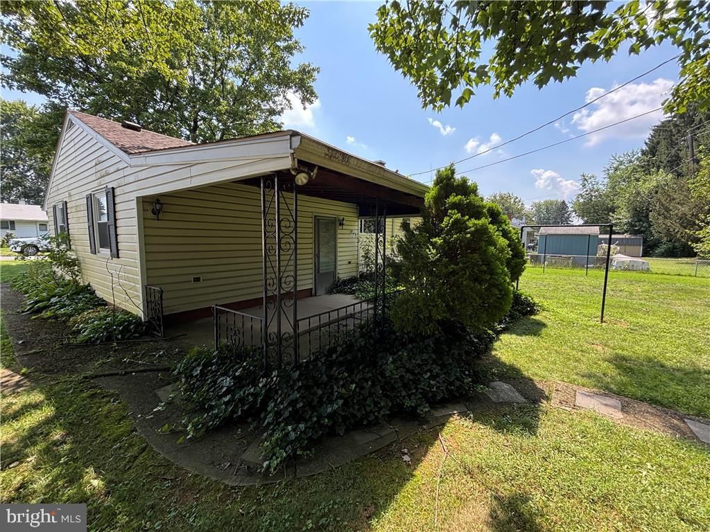 2309 FLEUR LN, Bethlehem, PA 18018