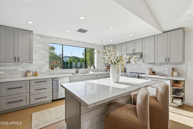 4912 E COLUMBINE Drive, Scottsdale, AZ 85254
