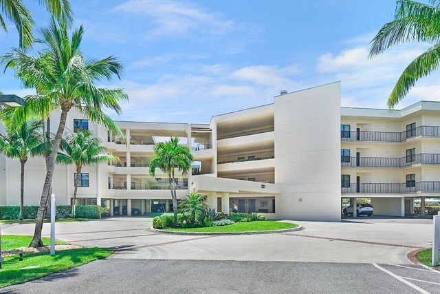 221 NE Plantation Road 211, Stuart, FL 34996