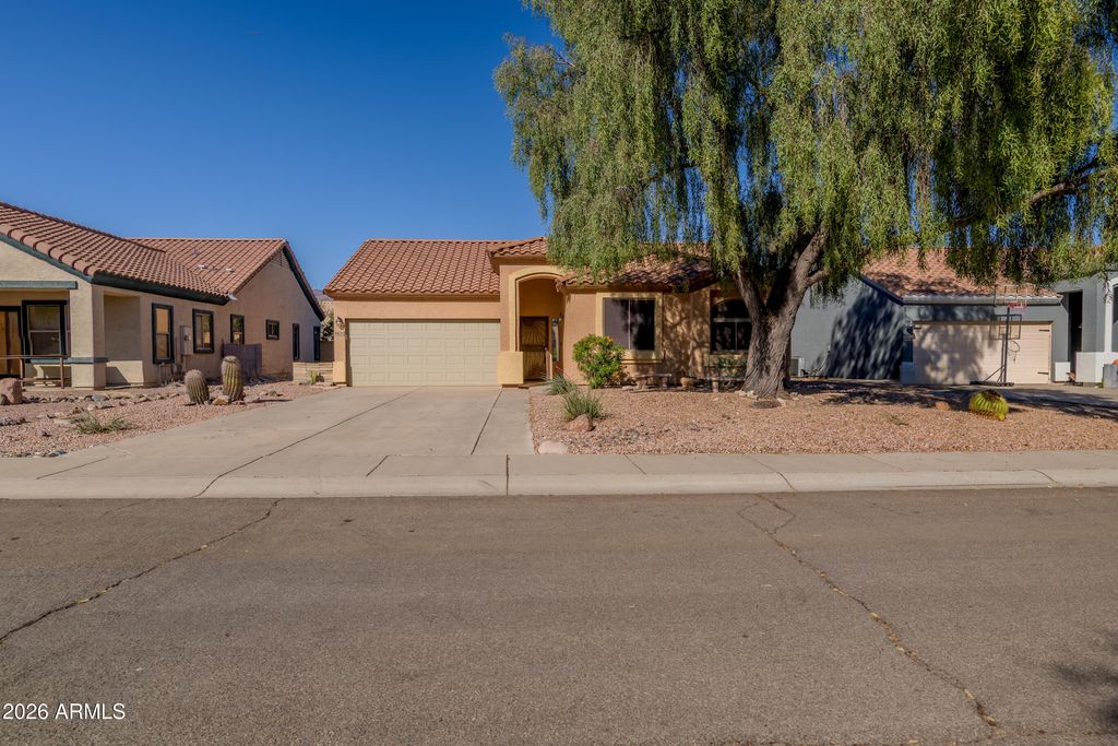 8820 E RAINIER Drive, Gold Canyon, AZ 85118