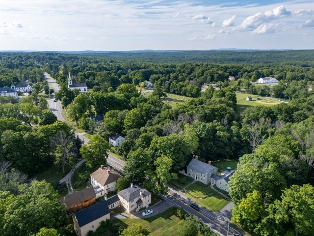 27 Haverhill Road, Chester, NH 03036
