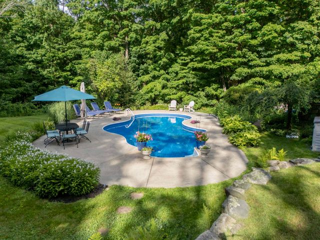 27 Haverhill Road, Chester, NH 03036