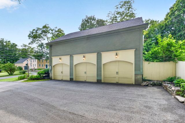 27 Haverhill Road, Chester, NH 03036