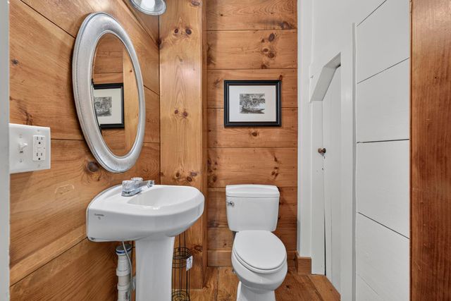 27 Haverhill Road, Chester, NH 03036