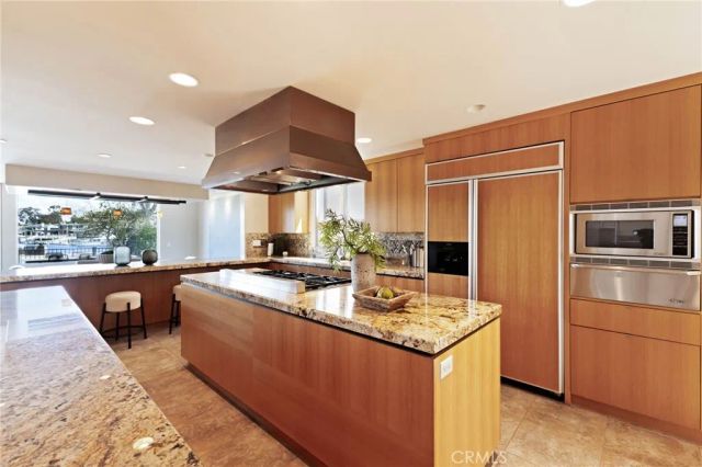 12 Harbor Island, Newport Beach, CA 92660
