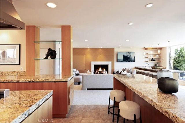 12 Harbor Island, Newport Beach, CA 92660