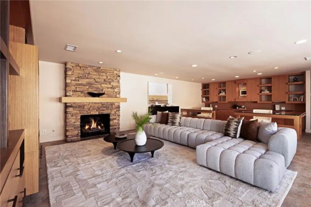 12 Harbor Island, Newport Beach, CA 92660