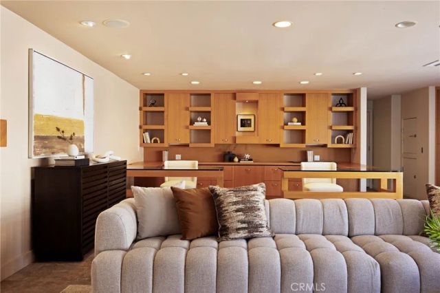 12 Harbor Island, Newport Beach, CA 92660