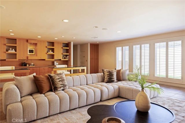 12 Harbor Island, Newport Beach, CA 92660