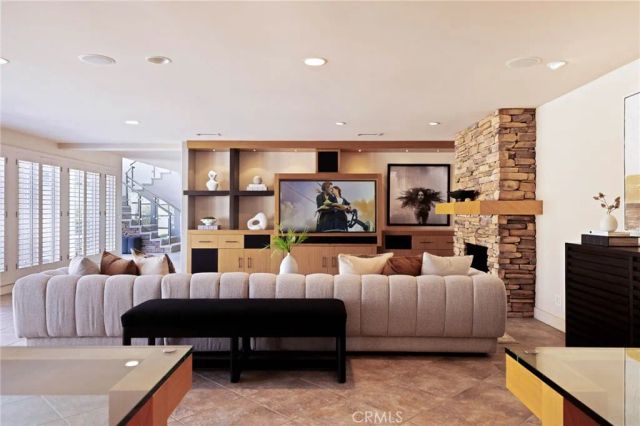 12 Harbor Island, Newport Beach, CA 92660