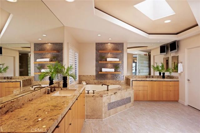 12 Harbor Island, Newport Beach, CA 92660
