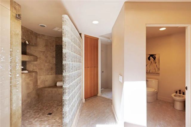 12 Harbor Island, Newport Beach, CA 92660