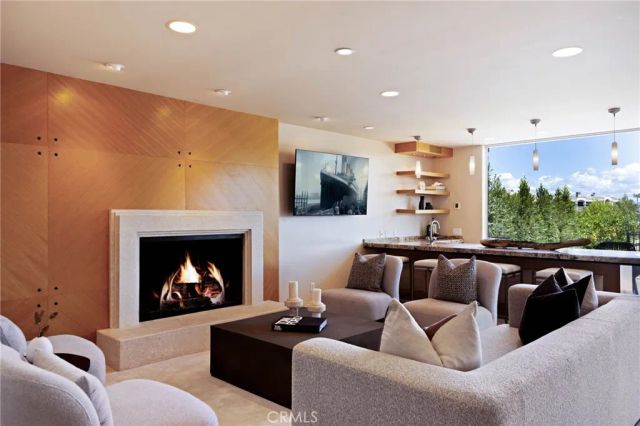 12 Harbor Island, Newport Beach, CA 92660