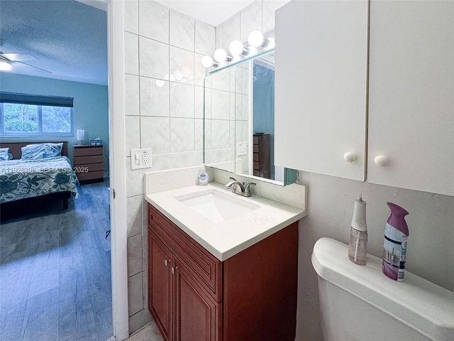 501 Blue Heron Dr 220-A, Hallandale Beach, FL 33009