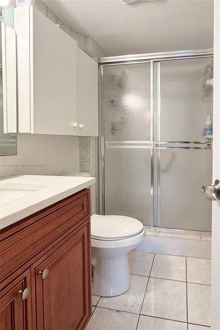 501 Blue Heron Dr 220-A, Hallandale Beach, FL 33009