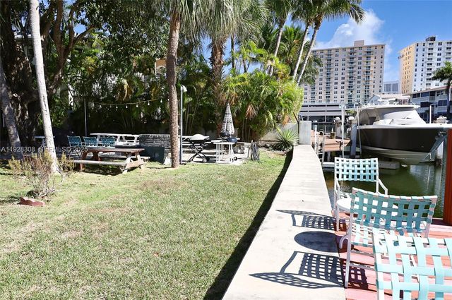 501 Blue Heron Dr 220-A, Hallandale Beach, FL 33009