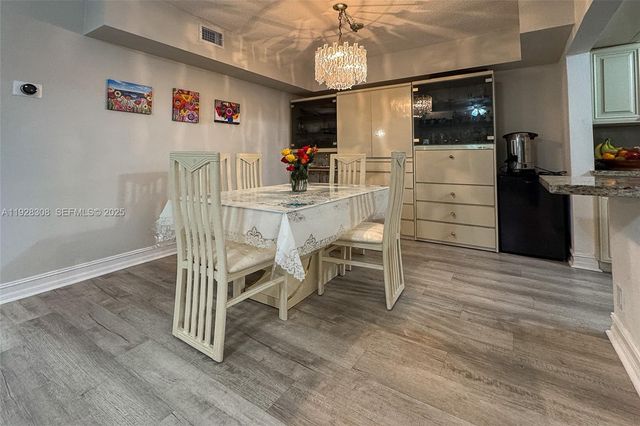 501 Blue Heron Dr 220-A, Hallandale Beach, FL 33009