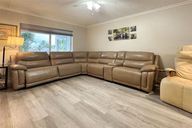 501 Blue Heron Dr 220-A, Hallandale Beach, FL 33009