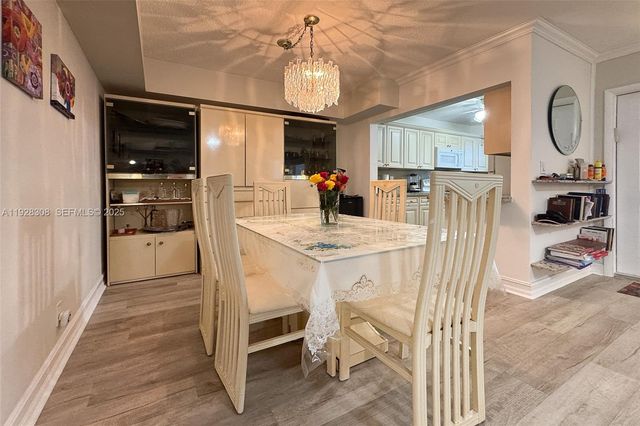 501 Blue Heron Dr 220-A, Hallandale Beach, FL 33009