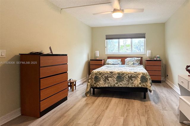 501 Blue Heron Dr 220-A, Hallandale Beach, FL 33009