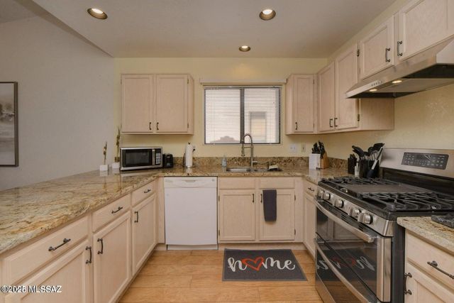 10407 N Fair Desert Drive, Oro Valley, AZ 85737