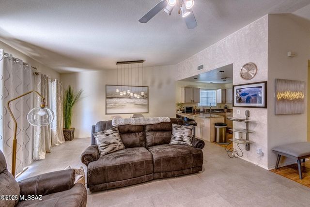 10407 N Fair Desert Drive, Oro Valley, AZ 85737