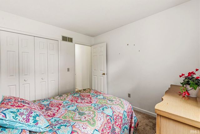 1840 Saint Michaels Court, South Bend, IN 46614