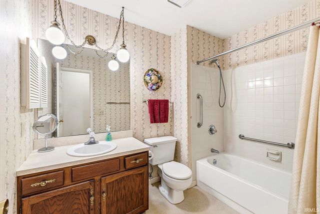 1840 Saint Michaels Court, South Bend, IN 46614