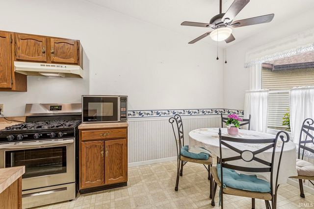 1840 Saint Michaels Court, South Bend, IN 46614