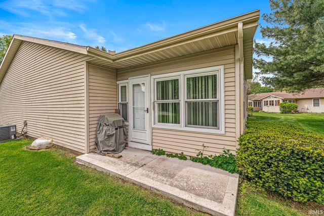 1840 Saint Michaels Court, South Bend, IN 46614