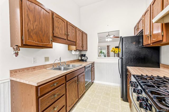 1840 Saint Michaels Court, South Bend, IN 46614