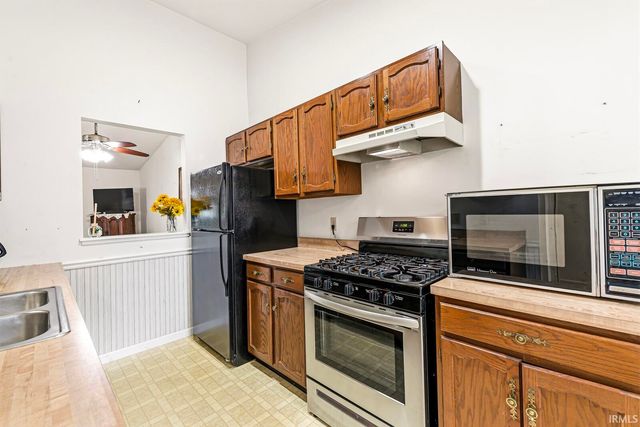 1840 Saint Michaels Court, South Bend, IN 46614