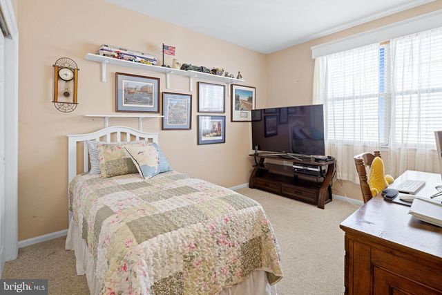 2 WOODLAKE CT, Barnegat, NJ 08005