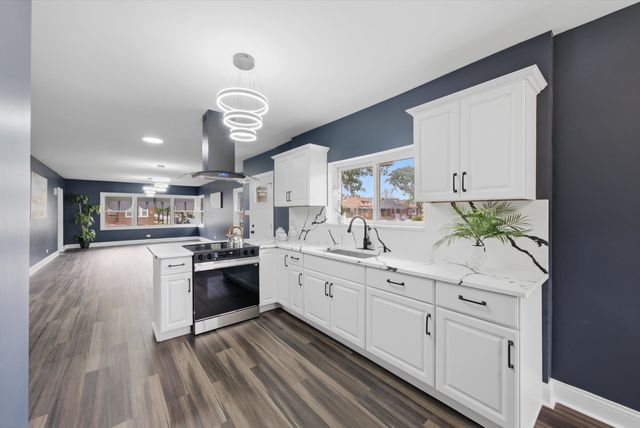 6601 S Francisco Avenue, Chicago, IL 60629