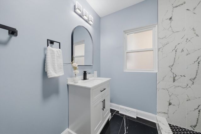 6601 S Francisco Avenue, Chicago, IL 60629