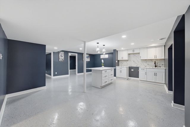 6601 S Francisco Avenue, Chicago, IL 60629