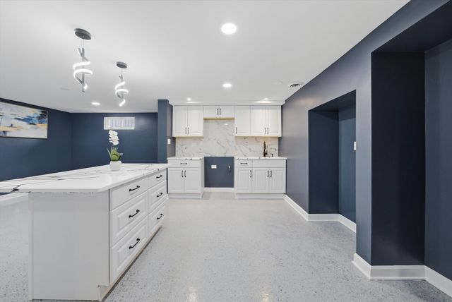 6601 S Francisco Avenue, Chicago, IL 60629