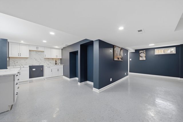 6601 S Francisco Avenue, Chicago, IL 60629
