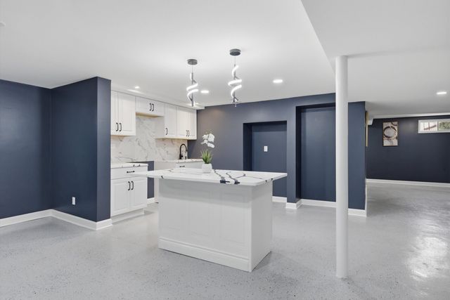 6601 S Francisco Avenue, Chicago, IL 60629