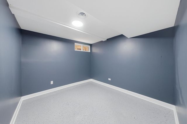 6601 S Francisco Avenue, Chicago, IL 60629