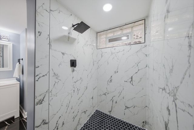 6601 S Francisco Avenue, Chicago, IL 60629