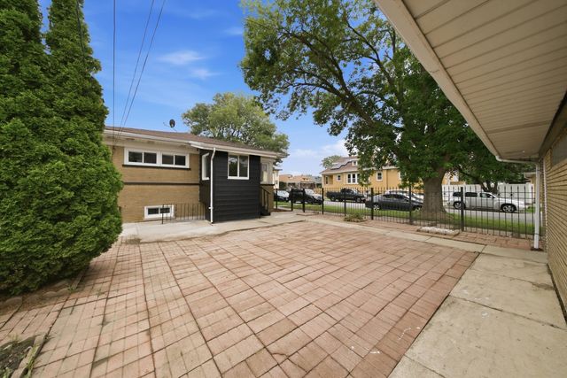 6601 S Francisco Avenue, Chicago, IL 60629