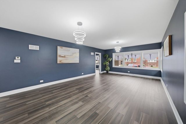 6601 S Francisco Avenue, Chicago, IL 60629