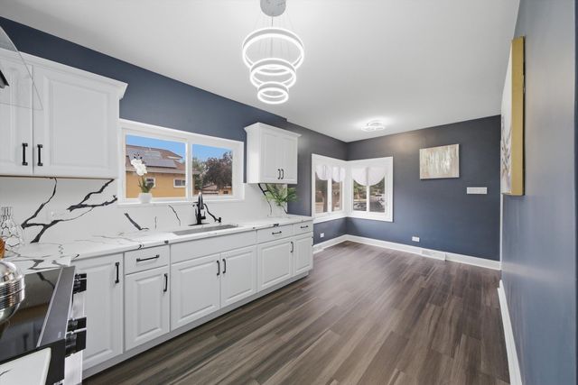 6601 S Francisco Avenue, Chicago, IL 60629