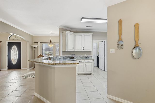 1805 Spinnaker Lane, Azle, TX 76020